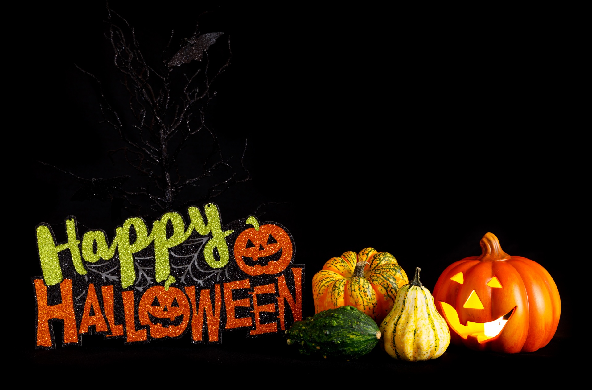 Красивая надпись хэллоуин: Happy halloween надписи с злыми тыквами.