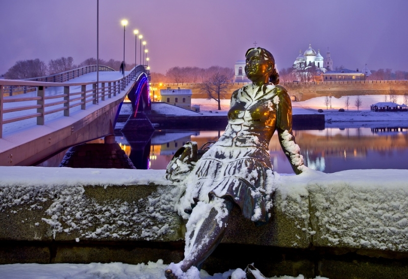 Великий Новгород - набережная - река волхов - мост ведущий в кремль